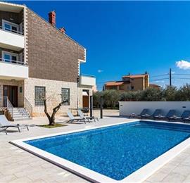 6 bedroom villa with pool near Pula, sleeps 12